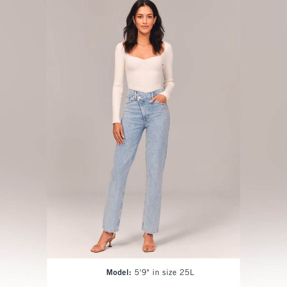 Abercrombie Ultra High Rise 90s Straight Jean Criss-cross - 28/6R
